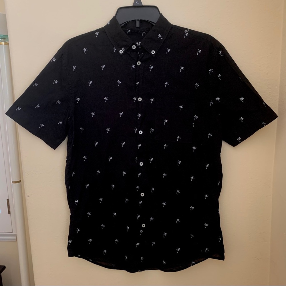 H&M Black Patterned Button-Up Tee
